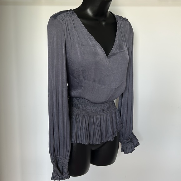 PHILOSOPHY Gray Satin V-neck Blouse, size Medium - Picture 4 of 16